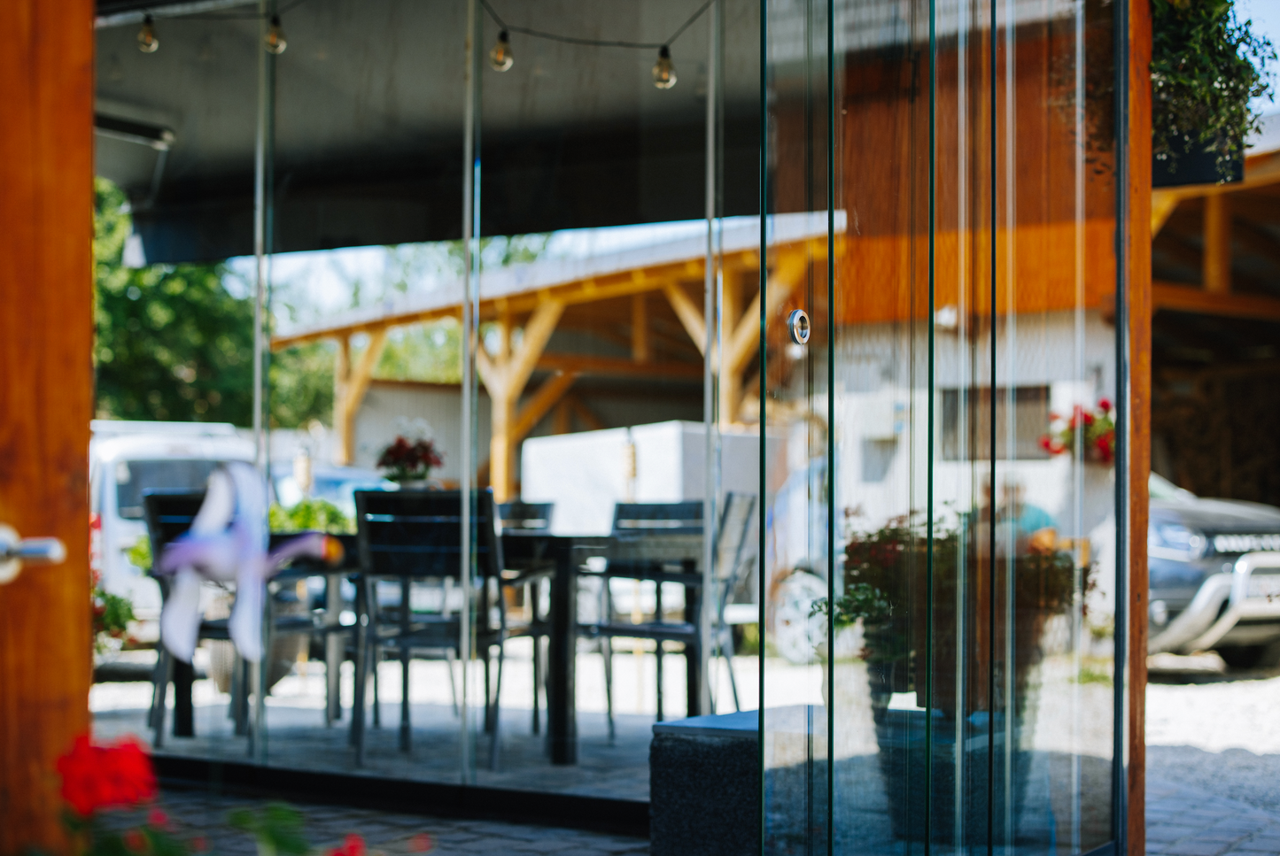 VISTA ajtó és üvegfal