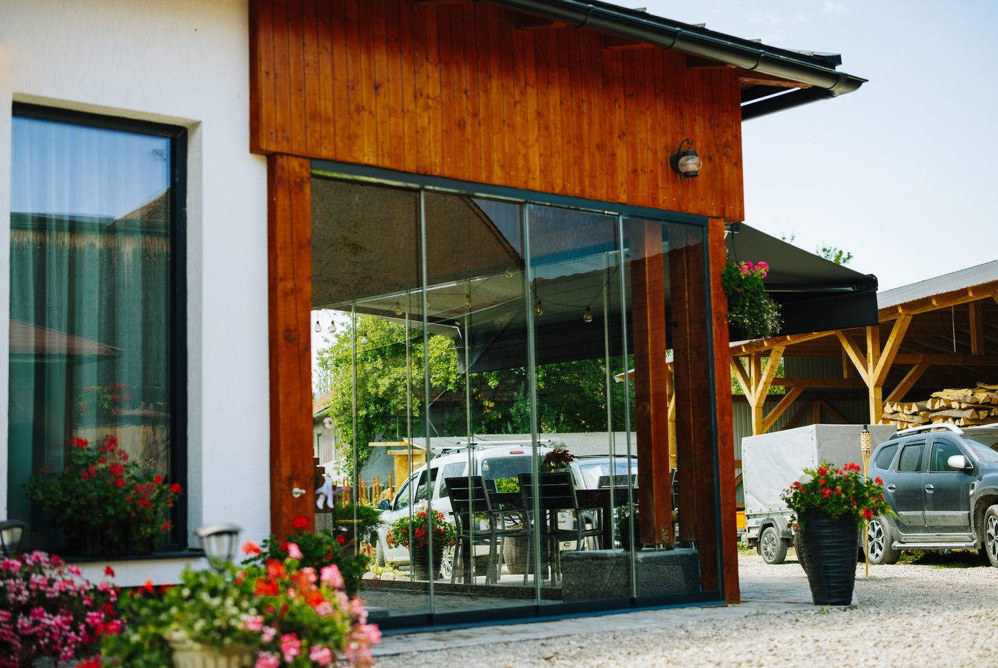 VISTA ajtó és üvegfal