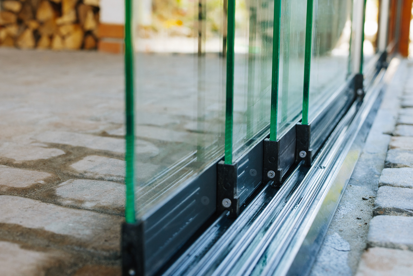 VISTA ajtó és üvegfal