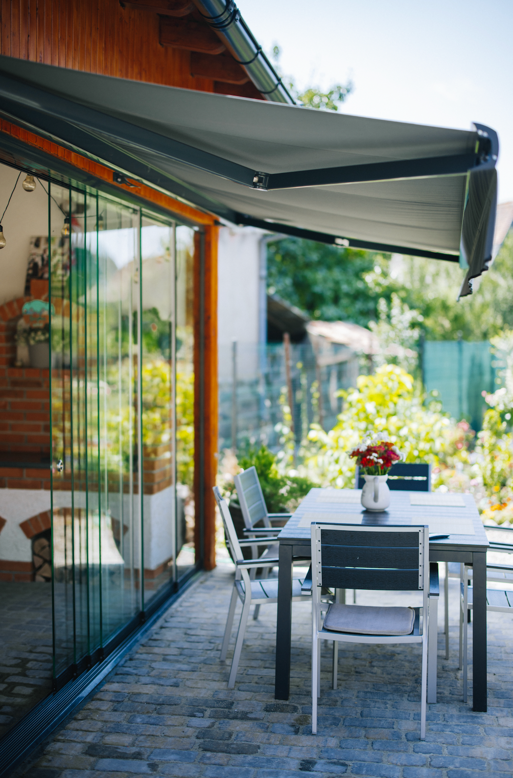 VISTA ajtó és üvegfal