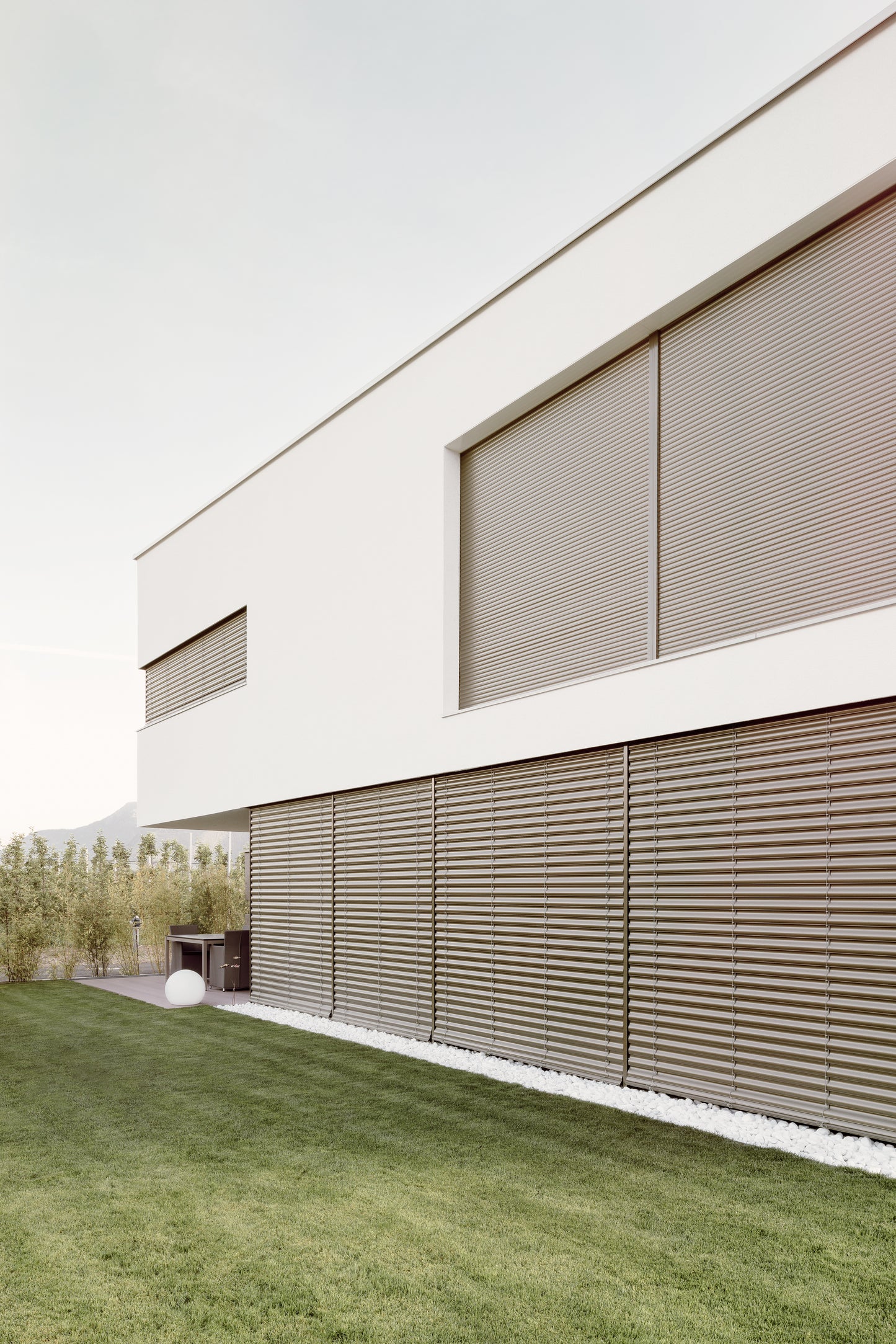 DISCRETE - Hidden front-mounted roller shutters 