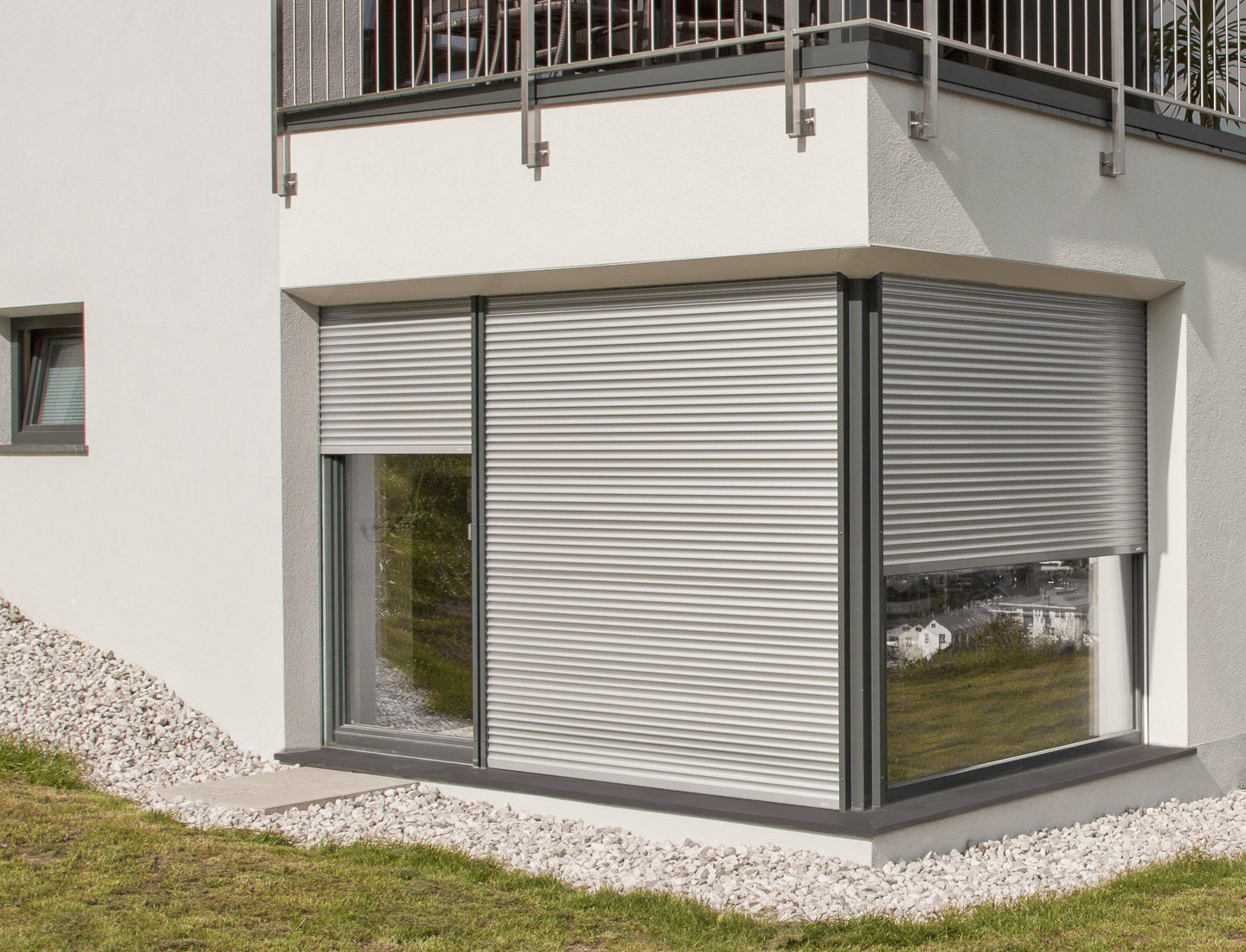 DISCRETE - Hidden front-mounted roller shutters 