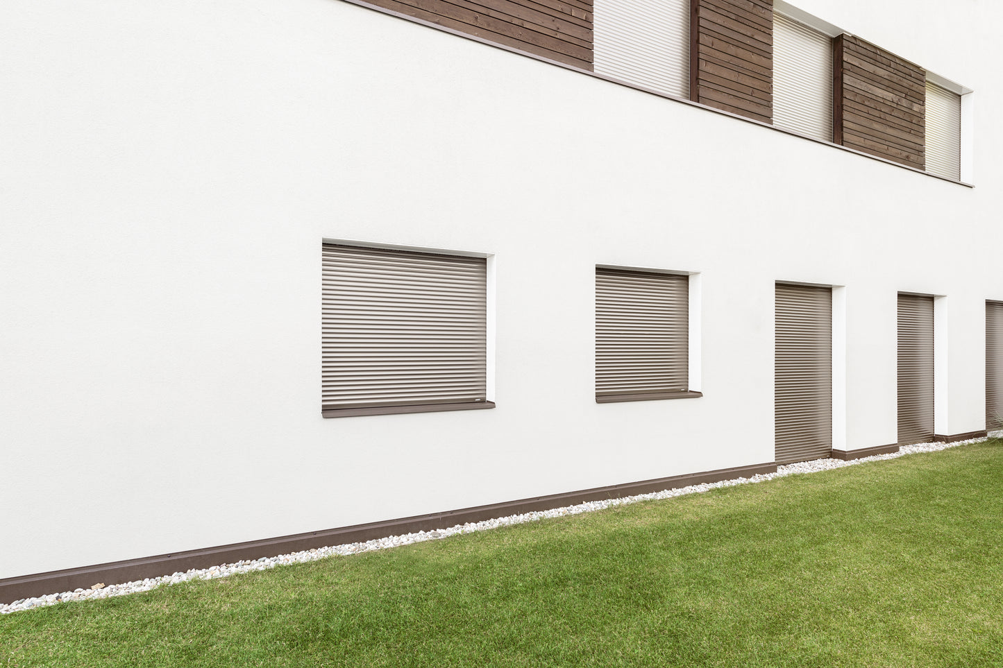 DISCRETE - Hidden front-mounted roller shutters 